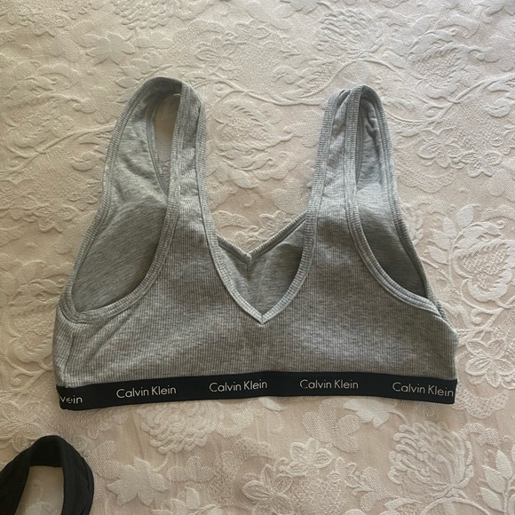 BUNDLE (2) Calvin Klein Padded Bralettes - Picture 5 of 6